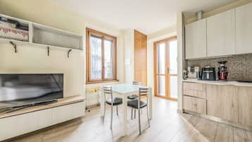 Apartamento, balcón, vistas al patio | Cocina privada