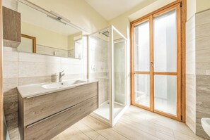 Condo, Balcony, Courtyard View | Bathroom - EasyComo - Casa Vacanze MM (Como)