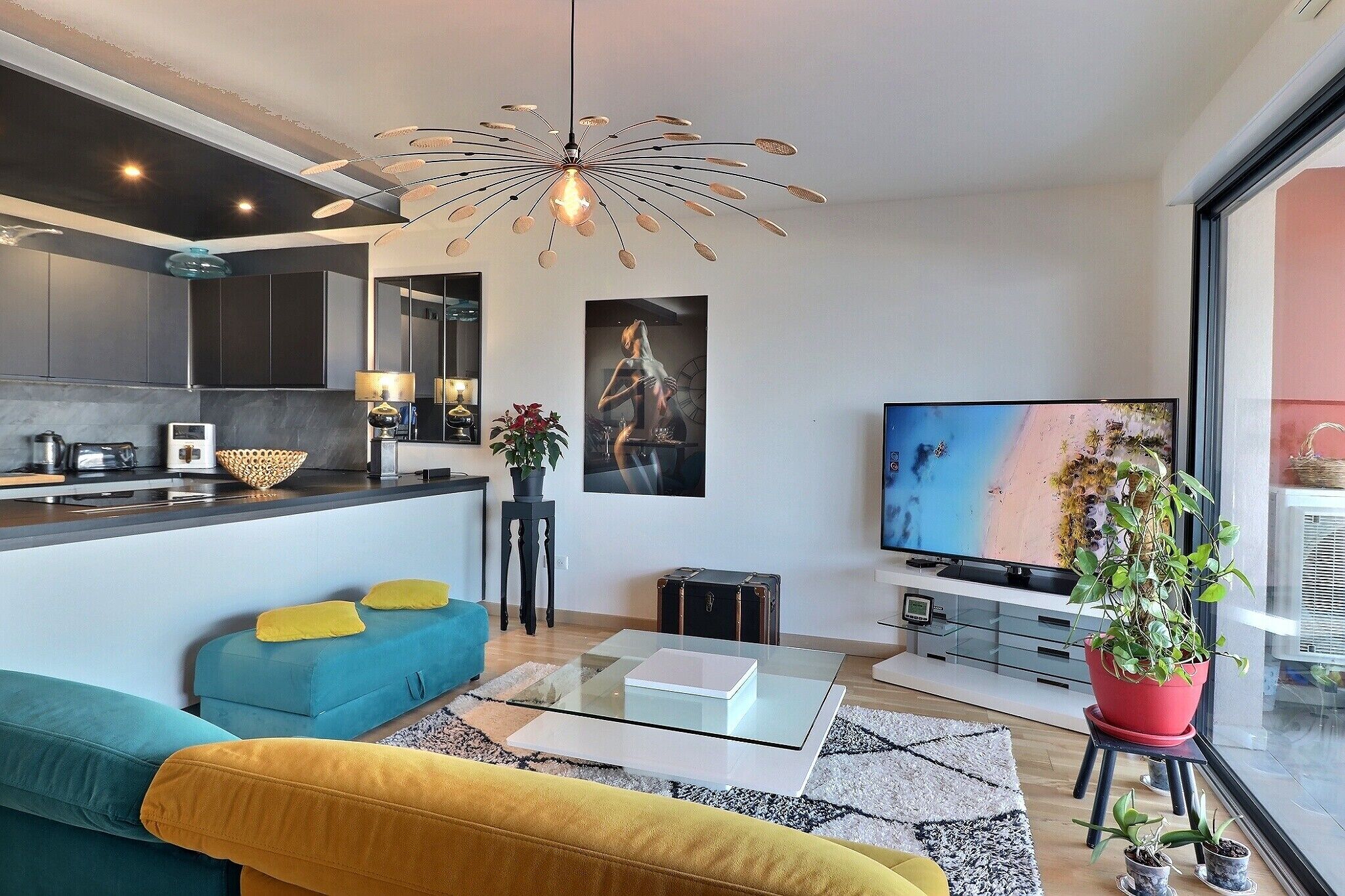 Comfort-lejlighed - balkon - strandudsigt | Opholdsområde | 110-centimeters smart-tv med digitale kanaler