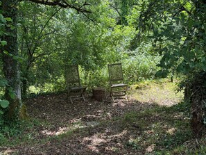 Property grounds - Bed and Breakfast 'La Gironde - Chambre Naturiste' with Shared Pool, Wi-Fi and Air Conditioning (Blanzaguet-Saint-Cybard)