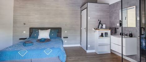 WiFi, bed sheets