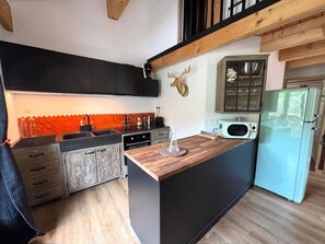 Fridge, microwave, oven, dishwasher - Bright family apartment with magnificent views (Le Monêtier-les-Bains)