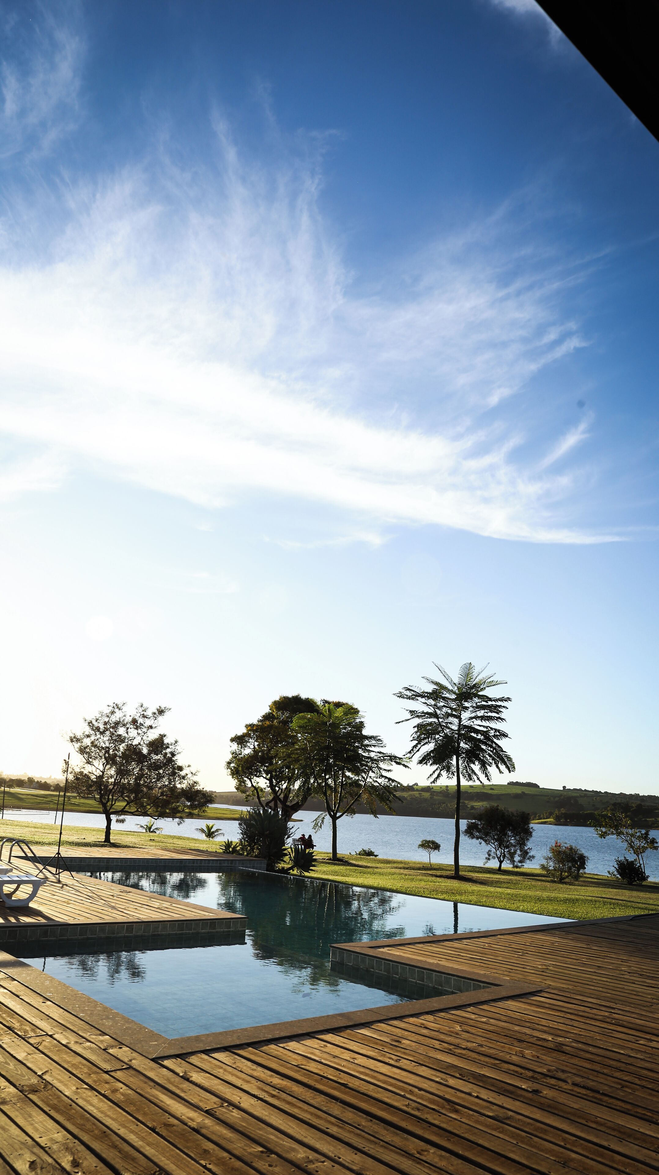 Suite, Flussblick | Infinity-Pool | Außenpool, Sonnenschirme, Liegestühle