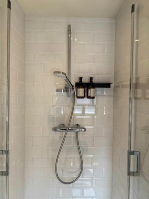 Double Room, 1 Double Bed, Non Smoking, Private Bathroom | Bathroom - Clemanbruges (Brugge)