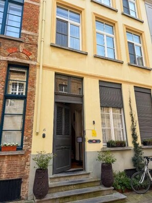 Exterior detail - Clemanbruges (Bruges)