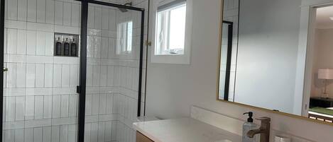 Shower, hair dryer, towels, shampoo