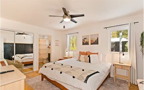 Room - Modern Cabin, Fully Fenced Yard Hot Tub, Waterfall (Big Bear Lake,)