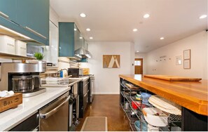 Private kitchen - Modern Cabin, Fully Fenced Yard Hot Tub, Waterfall (Big Bear Lake,)
