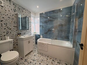 Dusche, Handtücher, Toilettenpapier