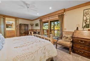Iron/ironing board, WiFi, bed sheets - Unique Artisan Retreat, Gorgeous Views, Hot Tub (Big Bear Lake)