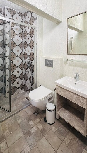 Apartment, 1 Bedroom, Smoking, City View | Bathroom - Taksim Square - Deluxe Studio 402 (Istanbul)