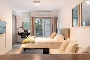 Internet, bed sheets - Studio Facing the Park with Pool & Workspace (Buenos Aires)