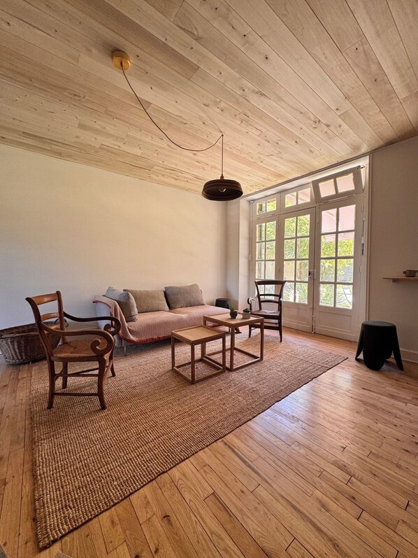 Living area - Renovated Périgourdine stone house with grounds (Daglan)