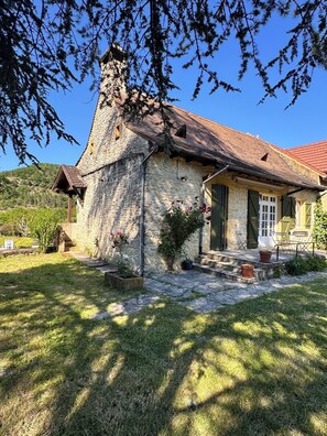 Exterior - Renovated Périgourdine stone house with grounds (Daglan)
