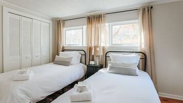 2 bedrooms, desk, iron/ironing board, WiFi (free)