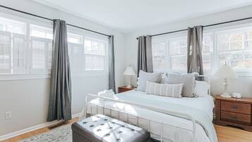 2 bedrooms, desk, iron/ironing board, free WiFi