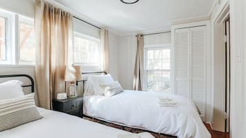 Desk, iron/ironing board, free WiFi, bed sheets