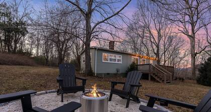 Artisan's Cottage: Woodsy+Private, Central to 151