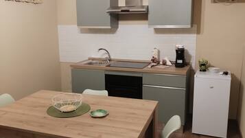 Fridge, oven, coffee/tea maker, cookware/dishes/utensils