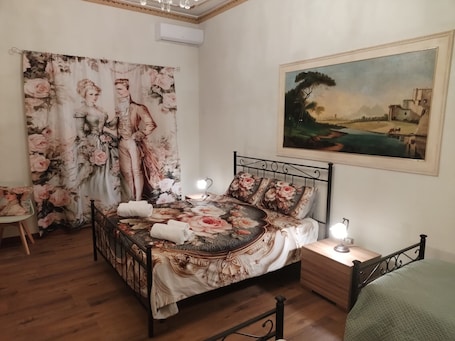 Iron/ironing board, WiFi, bed sheets. Etnamia Art - Suite Apartment