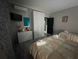 Ferros/tábuas de passar roupa, Wi-Fi, roupa de cama