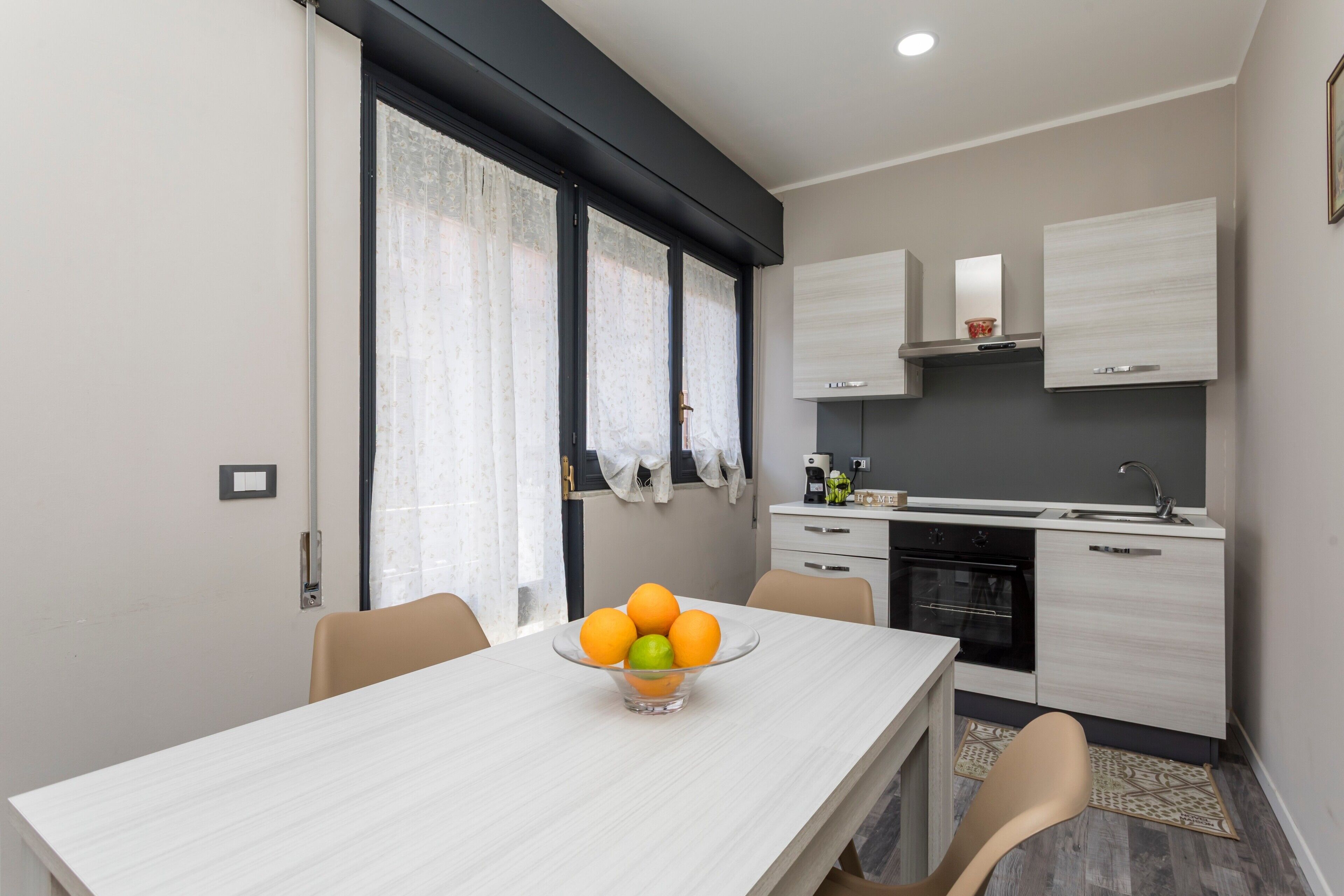 Fridge, oven, stovetop, coffee/tea maker