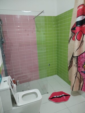 Shower, hair dryer, towels - Etnamia Art - Pop Apartment (Paterno)