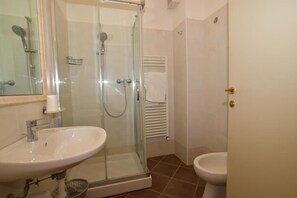 Bathroom - Hotel Villa del Parco (Marebello)