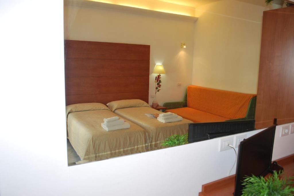 Superior Triple Room, Balcony, Garden View | Interior
