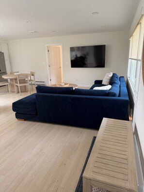 Living area - Peaceful and updated 4-bedroom house in East Quogue (East Quogue)