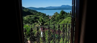 Casa com Churrasqueira, Hidro e Vista em Paraty