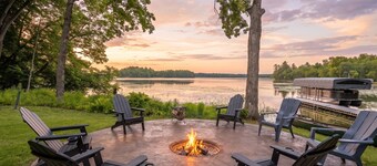 Lakefront Cabin ~ Sandbar, Fishing, Restaurants & Recreation