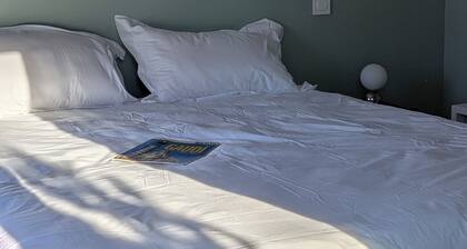 Maison Millefeuille Bed and Breakfast: Between the Forest and the Marshes, Just 10 Minutes from the Beaches!
