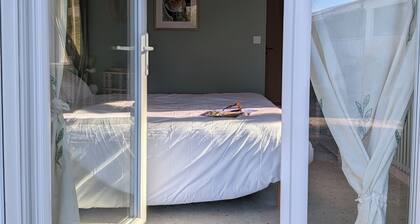 Maison Millefeuille Bed and Breakfast: Between the Forest and the Marshes, Just 10 Minutes from the Beaches!