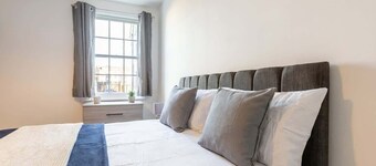 Modern 2BR Sea View Flat on the Harbour