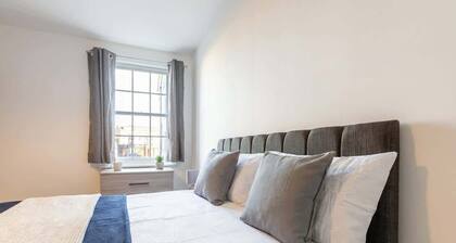Modern 2BR Sea View Flat on the Harbour
