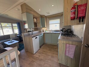 Private kitchen - The Pine Tree Cove (Poole)