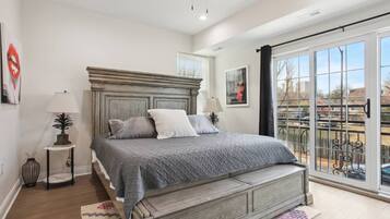 Desk, iron/ironing board, WiFi, bed sheets