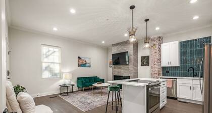 Award Winning Penthouse Suite Skyline Views