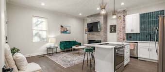Award Winning Penthouse Suite Skyline Views