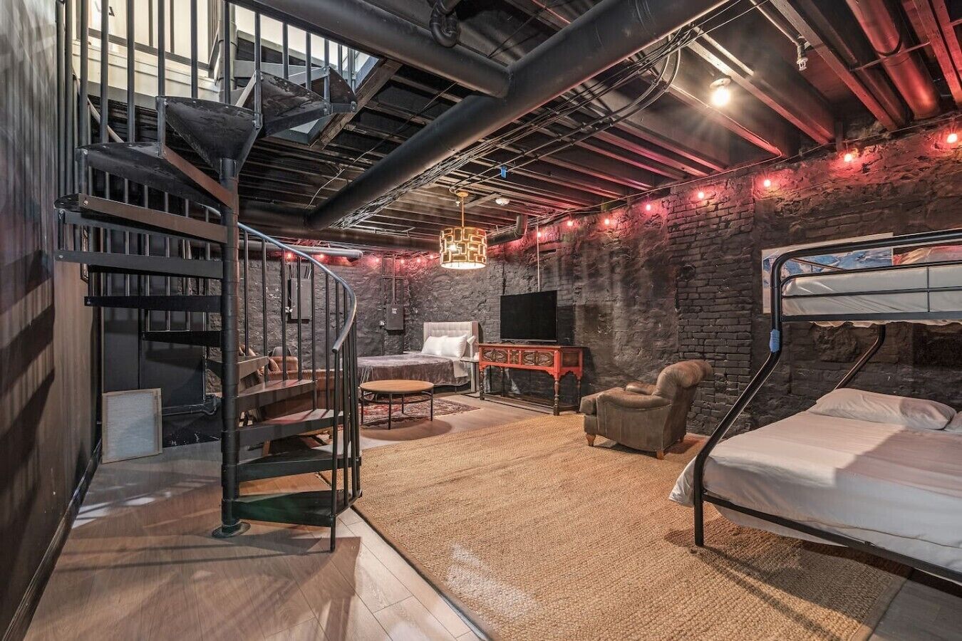 2 bedrooms, desk, iron/ironing board, WiFi