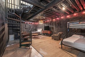 2 habitaciones, escritorio, tabla de planchar con plancha y wifi 