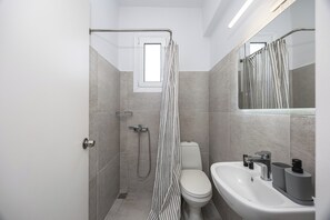 Bathroom - Modernist Suite With Spa Bath at Grambella Olive Estate, Grambella Residence (Rethymno)
