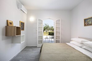 Room - Modernist Suite With Spa Bath at Grambella Olive Estate, Grambella Residence (Rethymno)