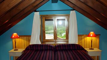 5 bedrooms, iron/ironing board, bed sheets
