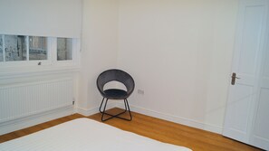 2 dormitorios, tabla de planchar con plancha, wifi y ropa de cama