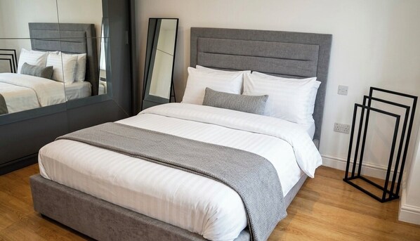 2 slaapkamers, een strijkplank/strijkijzer, wifi, beddengoed