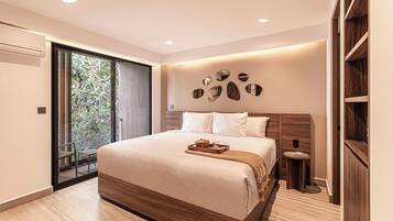 Standard Suite | Desk, laptop workspace, free WiFi, bed sheets