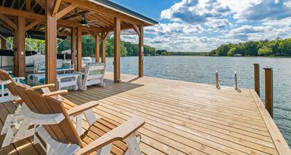 New! Lakefront, Huge Dock, Firepit, Sleeps 15