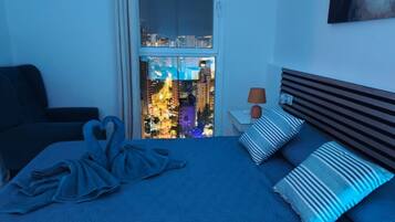 2 bedrooms, in-room safe, iron/ironing board, free WiFi